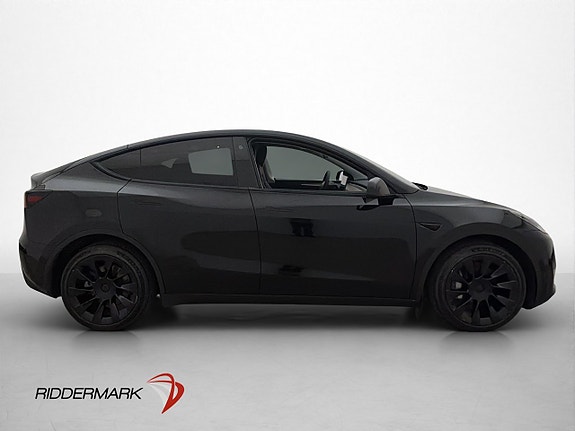 Tesla Model Y 8 of 30