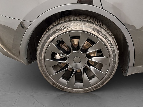 Tesla Model Y 30 of 30