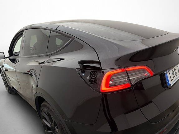 Tesla Model Y 9 of 30