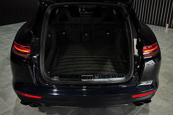 Porsche Panamera GTS 26 of 28