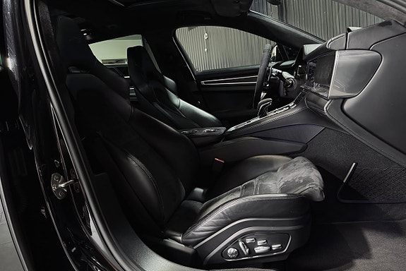 Porsche Panamera GTS 19 of 28