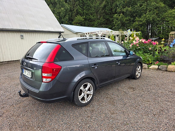 Kia Ceed 3 of 6