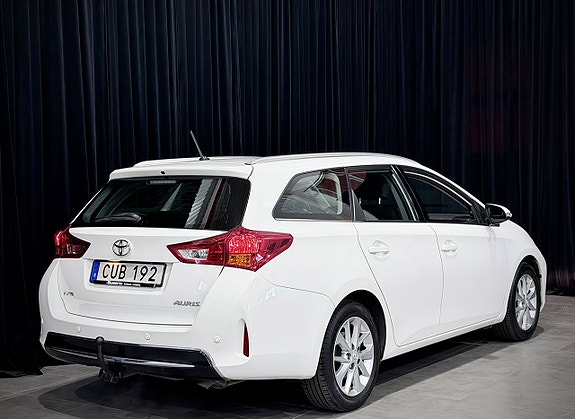 Toyota Auris 5 of 27