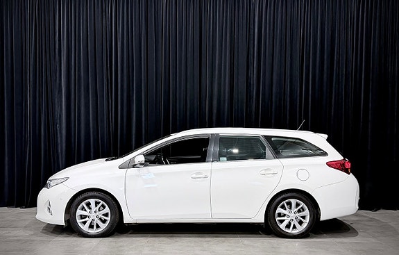 Toyota Auris 6 of 27