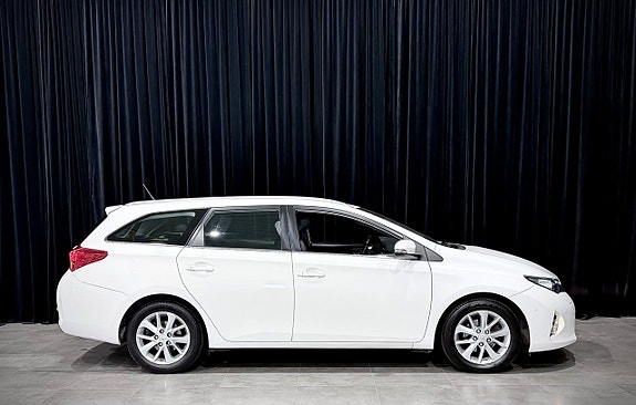 Toyota Auris 4 of 27