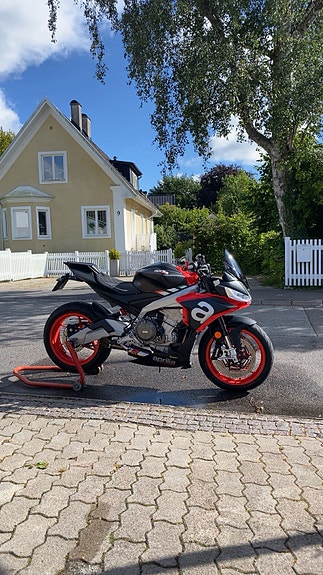 Aprilia Tuono 660 (A2) 2 of 7