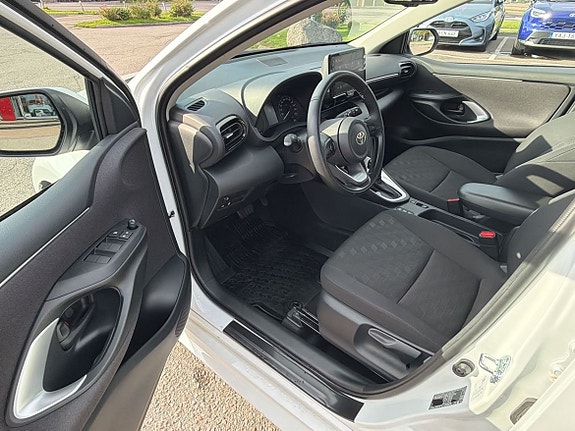 Toyota Yaris 17 of 26