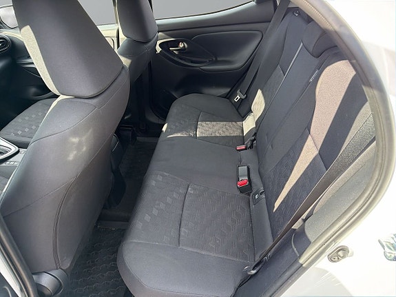 Toyota Yaris 9 of 26