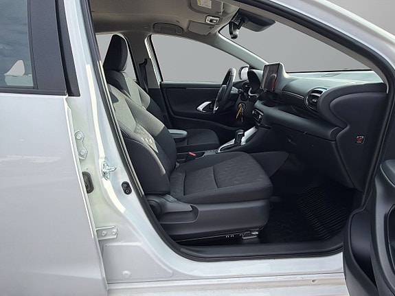 Toyota Yaris 8 of 26