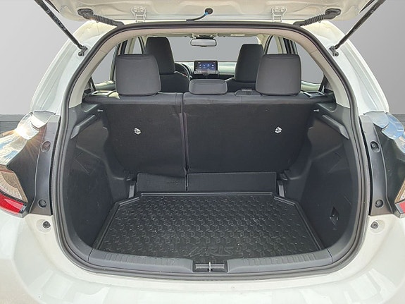 Toyota Yaris 12 of 26