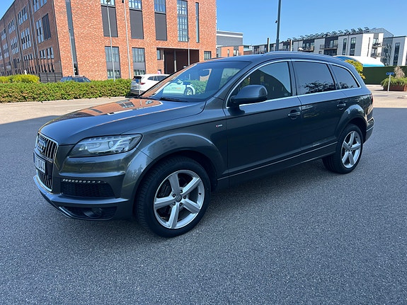 Audi Q7 2 of 10