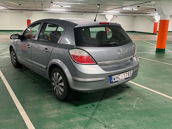Opel Astra 2 of 3