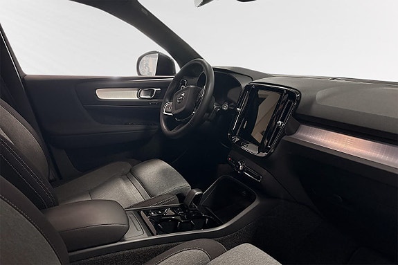 Volvo XC40 6 of 10