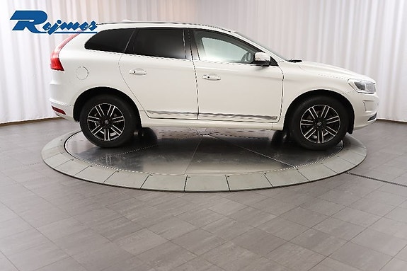 Volvo XC60 3 of 26