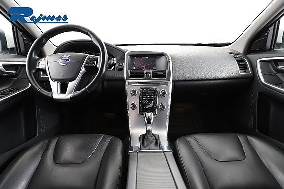 Volvo XC60 2 of 26