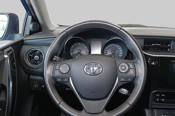 Toyota Auris 10 of 11