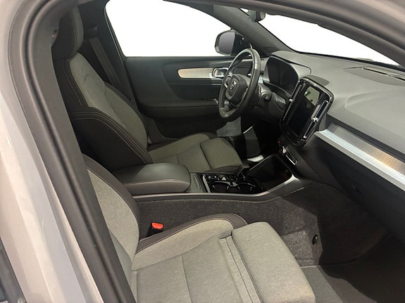 Volvo XC40 4 of 15