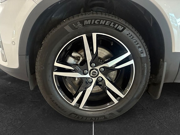 Volvo XC40 10 of 15