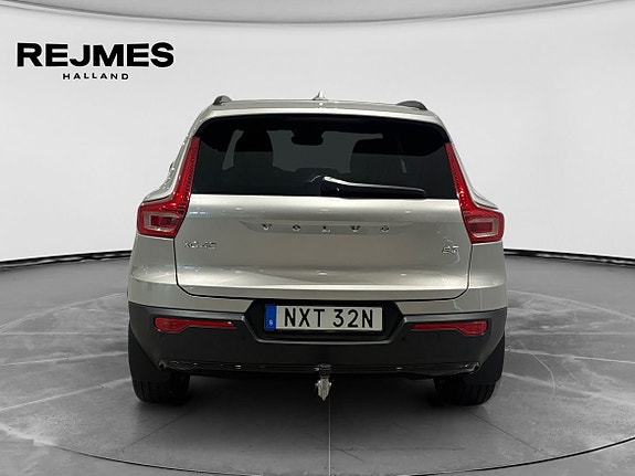 Volvo XC40 8 of 15