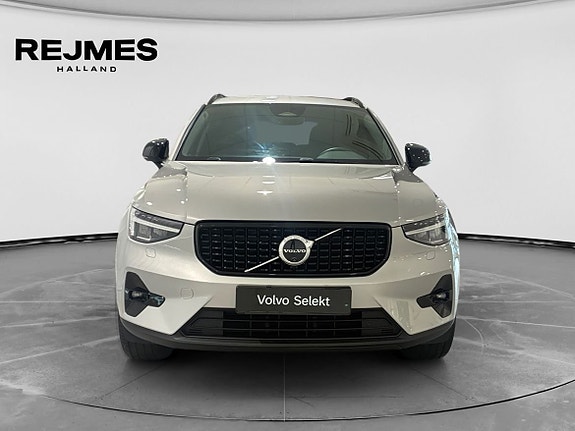 Volvo XC40 9 of 15