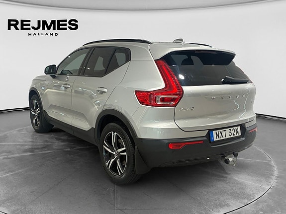 Volvo XC40 2 of 15
