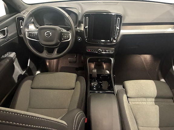 Volvo XC40 6 of 15