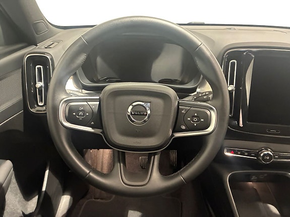 Volvo XC40 11 of 15