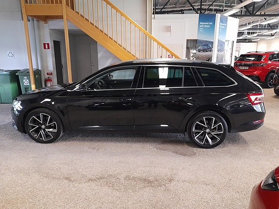 Skoda Superb 2 of 7