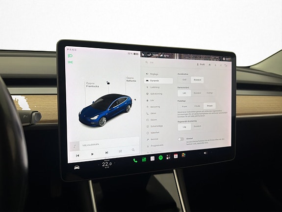 Tesla Model 3 24 of 30