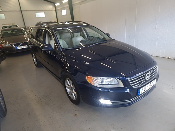 Volvo V70 2 of 17