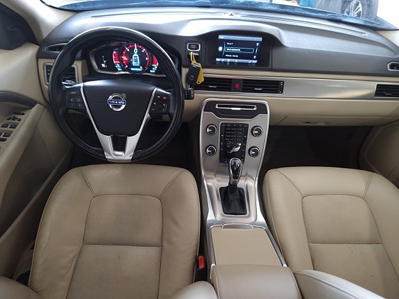 Volvo V70 6 of 17