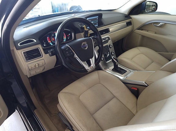 Volvo V70 5 of 17