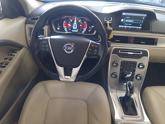 Volvo V70 8 of 17