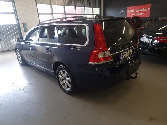 Volvo V70 3 of 17