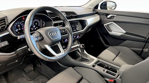 Audi Q3 7 of 15