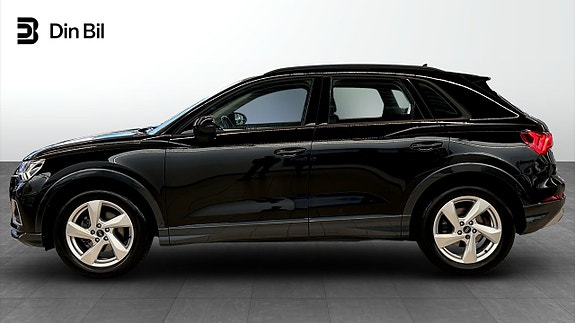 Audi Q3 2 of 15