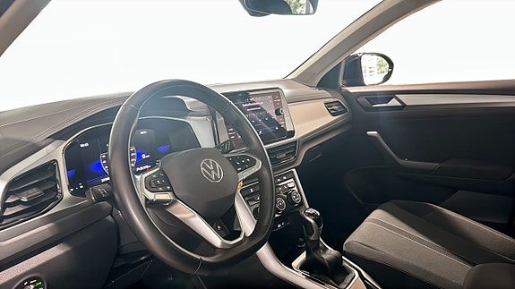 Volkswagen T-Roc 7 of 12
