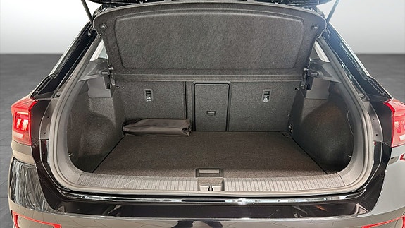 Volkswagen T-Roc 12 of 12