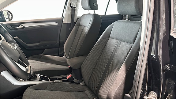 Volkswagen T-Roc 8 of 12