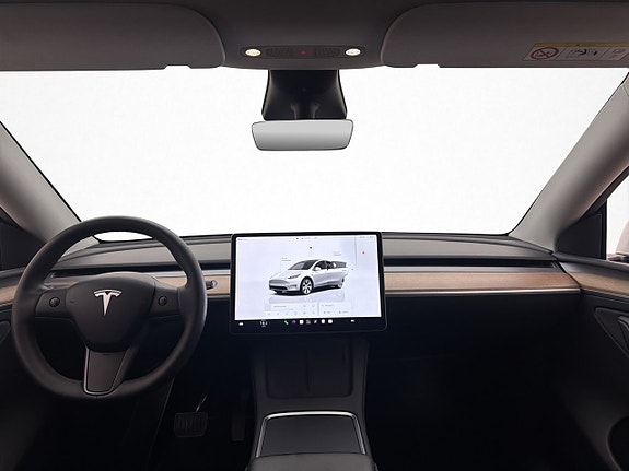 Tesla Model Y 18 of 30