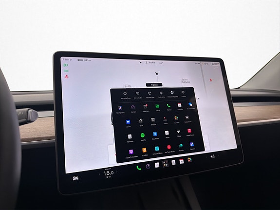 Tesla Model Y 23 of 30