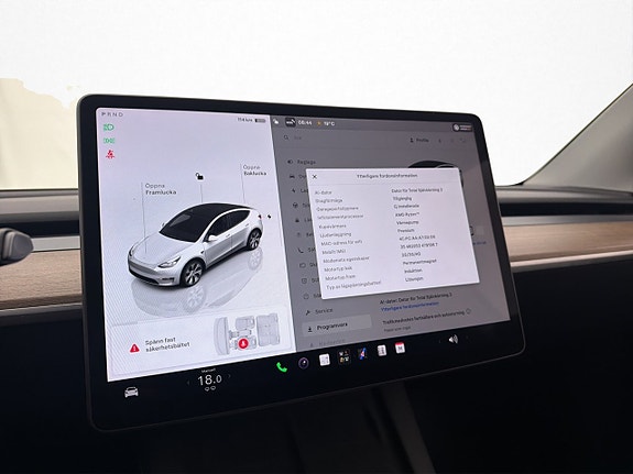Tesla Model Y 26 of 30