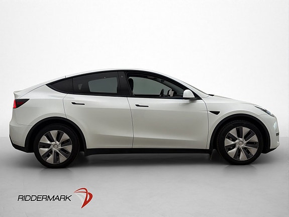 Tesla Model Y 8 of 30