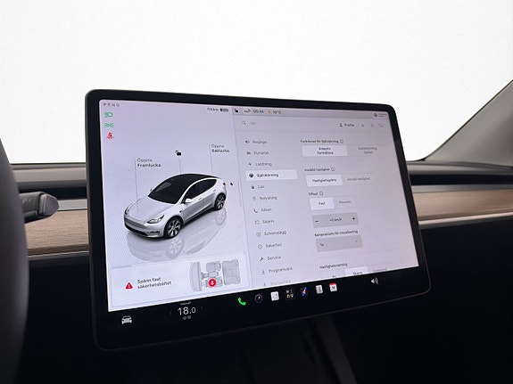 Tesla Model Y 24 of 30