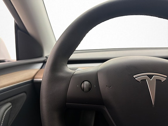 Tesla Model Y 19 of 30