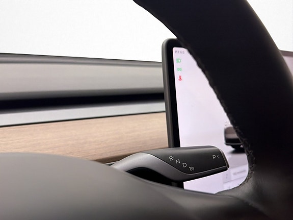 Tesla Model Y 27 of 30