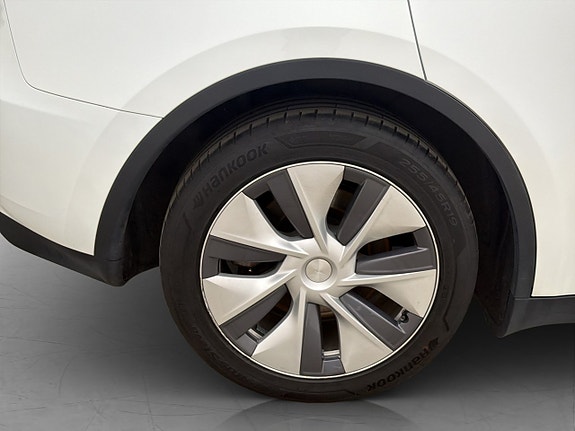 Tesla Model Y 30 of 30