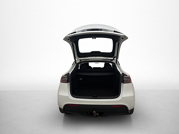 Tesla Model Y 9 of 30