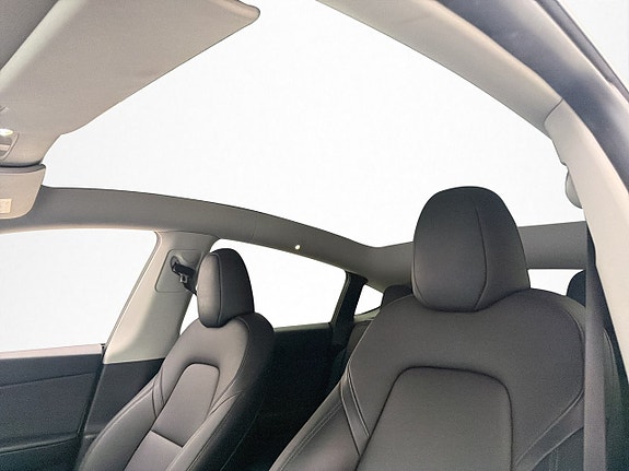 Tesla Model Y 14 of 30