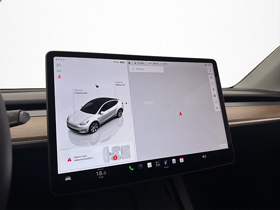 Tesla Model Y 16 of 30
